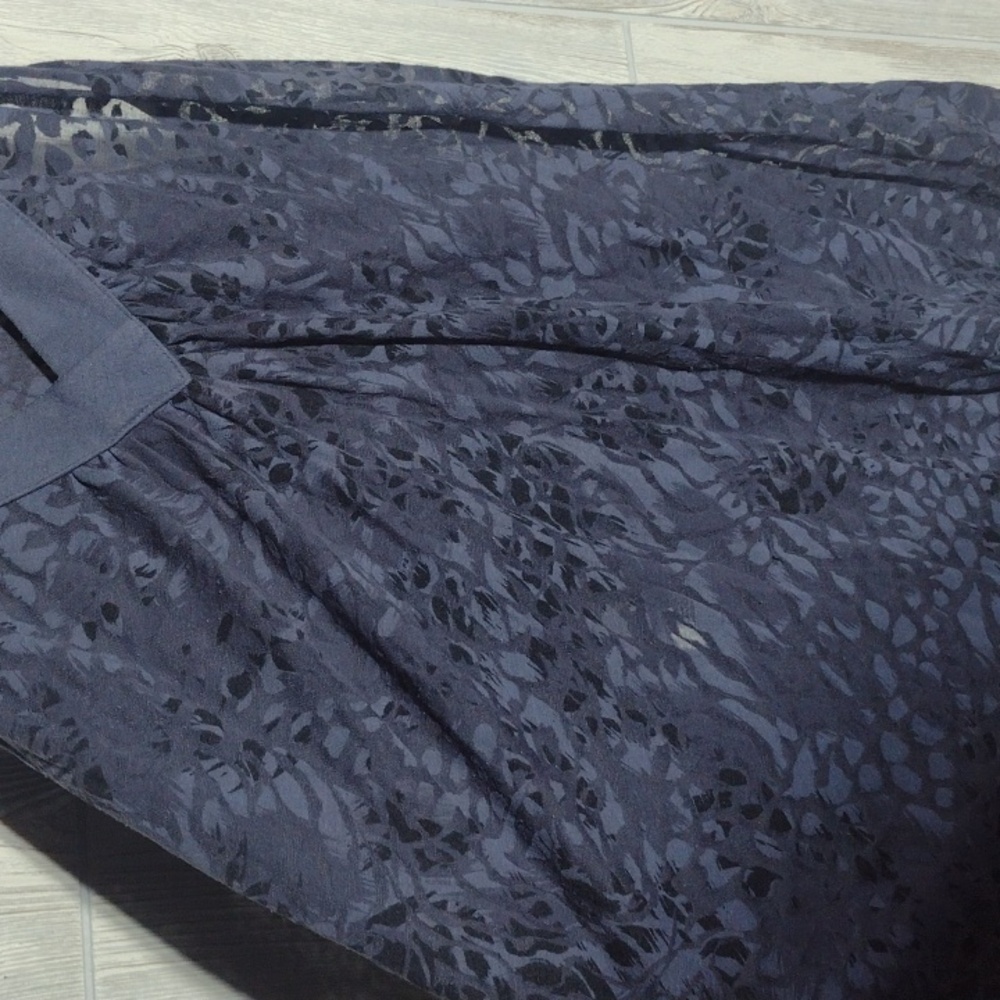 ✴️3 for $15: Cynthia Rowley Sheer Patterned Tank - Picture 3 of 13